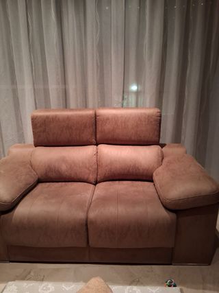 Sofá de tela marrón
