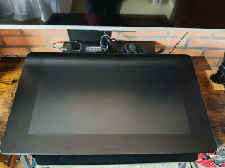 Wacom Cintiq Pro 32 con Soporte Ergonómico