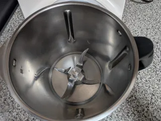 Thermomix TM31 con accesorios y libro