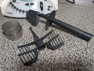 Thermomix TM31 con accesorios y libro