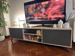 Mueble TV moderno color madera clara y gris