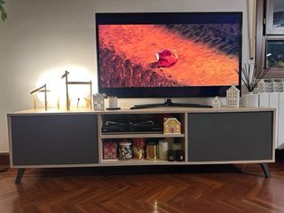 Mueble TV moderno color madera clara y gris