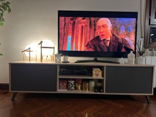 Mueble TV moderno color madera clara y gris