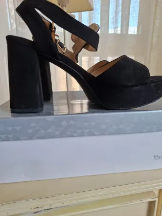 Sandalias plataforma ante Fórmula Joven T.39