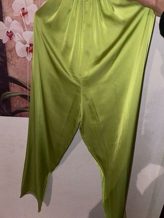 Vestido/Jelaba verde con bordados dorados