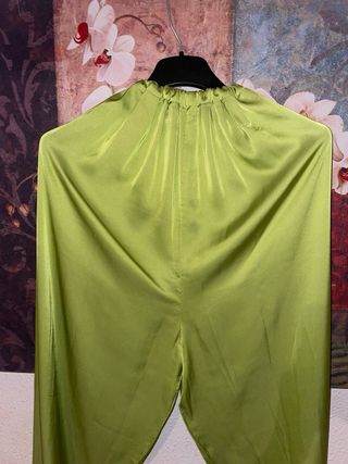 Vestido/Jelaba verde con bordados dorados