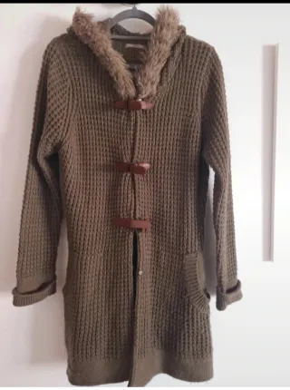 Cárdigan verde militar con capucha