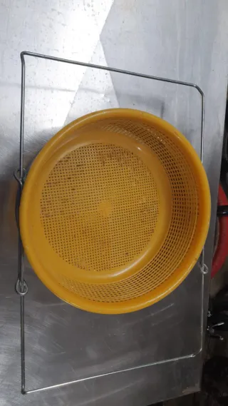 Colador Inox 25cm + Colador Plástico