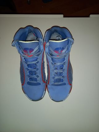 Zapatillas Jordan Baloncesto Azul y Rojo
