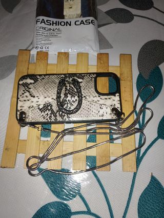 Funda iPhone 13 Serpiente con piel origCobra
