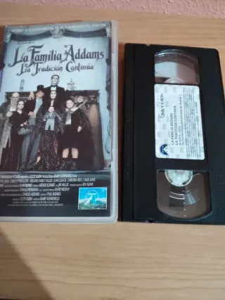 La Familia Addams: La Tradición Continúa VHS