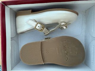 Zapatos Landos Talla 20 Beige y Dorado