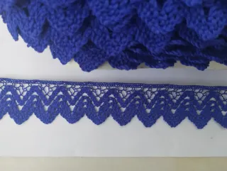 Punta de encaje azul añil