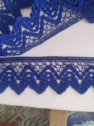 Punta de encaje azul añil