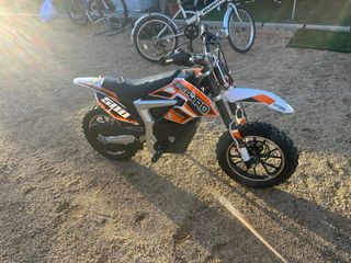 Mini Moto Motocross Eléctrica LE FALTA CARGADOR