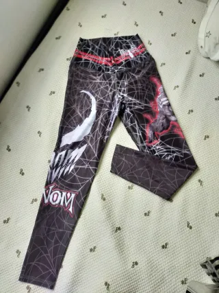 Ropa deportiva TENFIT rosa y negra