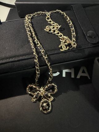 Collar Chanel Lazo y CC Dorado Negro