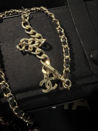 Collar Chanel Lazo y CC Dorado Negro