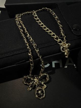 Collar Chanel Lazo y CC Dorado Negro