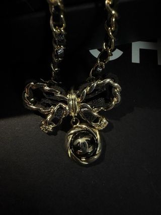 Collar Chanel Lazo y CC Dorado Negro