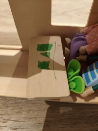 Casita de muñecas de madera