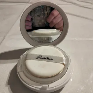 Guerlain Abeille Royale Bee Glow Aqua Cushion 02