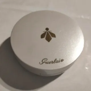 Guerlain Abeille Royale Bee Glow Aqua Cushion 02