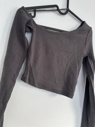 Top Stradivarius marrón manga larga