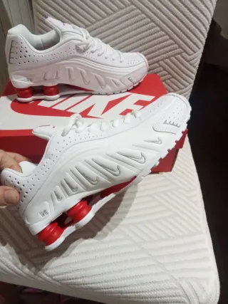 Zapatillas Nike Shox R4 Blancas y Rojas