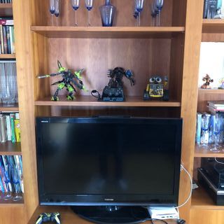 Soporte con mando PS2 de exposición