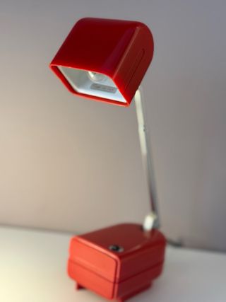 Lampada da tavolo rossa