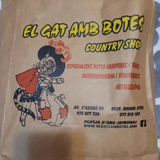 Botas camperas marrones con flecos