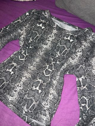Top manga larga estampado serpiente