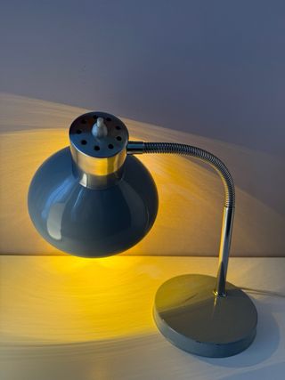 Lampada da tavolo flessibile grigio