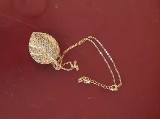 Collana con pendente foglia oro filigranata