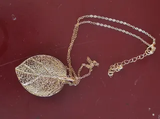 Collana con pendente foglia oro filigranata