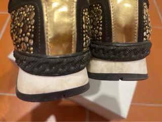 Sneakers pelle borchie oro e rame
