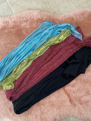 Set di quattro foulard di vari colori e texture