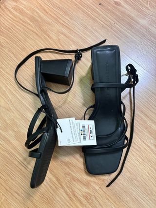 Sandalias tiras negras