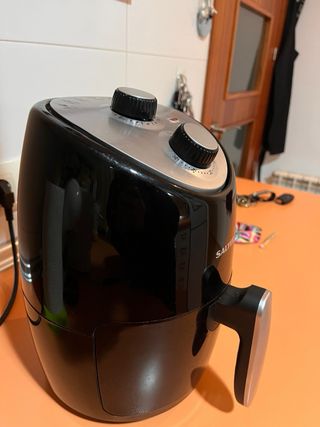 Freidora de aire Salter negra