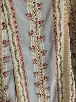 Falda huertana o dansà cierre panal.