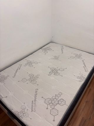 Canapé abatible blanco y colchón