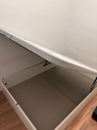 Canapé abatible blanco y colchón