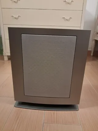 Subwoofer y altavoces beige/gris