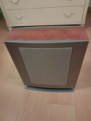 Subwoofer y altavoces beige/gris