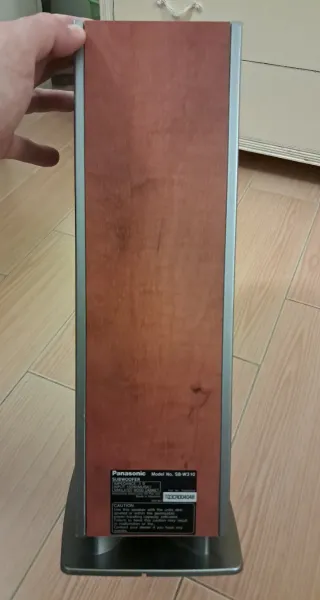 Subwoofer y altavoces beige/gris