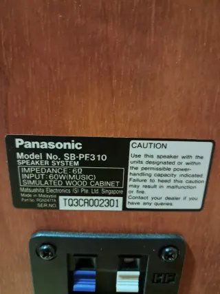 Subwoofer y altavoces beige/gris