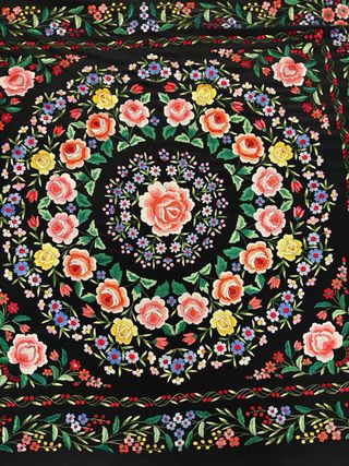 Manton de Manila bordado negro