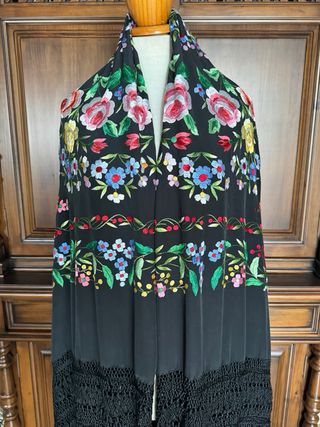 Manton de Manila bordado negro