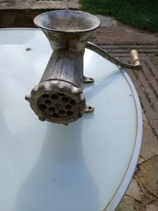 Picadora de carne antigua